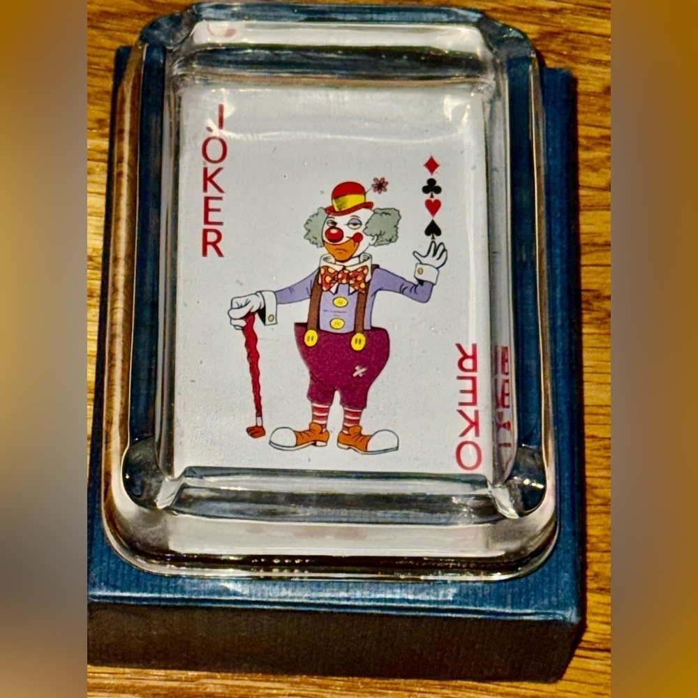 Vintage Glass Joker Playing Card Ashtray - Picture 2 of 3